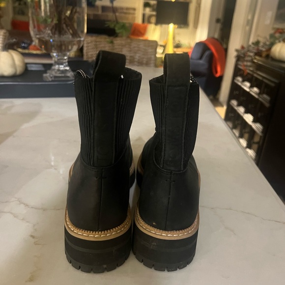 NWOT Toms Boots - Picture 4 of 9
